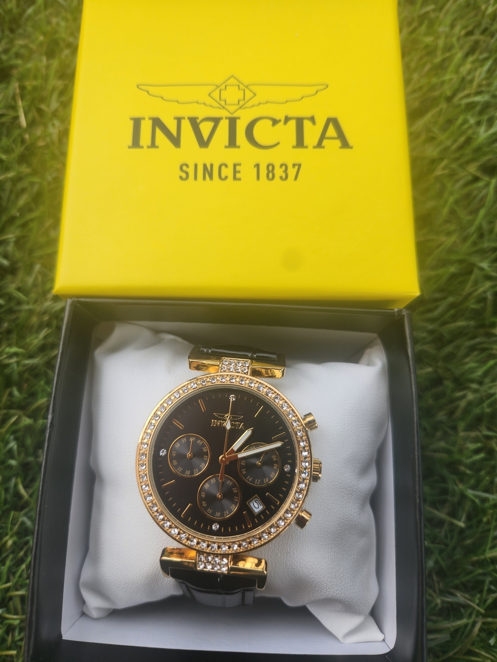 Invicta Unisex Gold-Tone Black Dial Chronograph Watch & Genuine Band